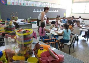 Leia mais sobre o artigo Câmara de Búzios aprova projeto que assegura a preferência de matrícula de irmãos na mesma escola