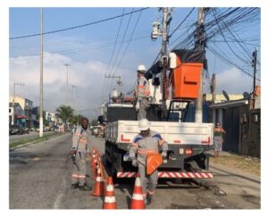 Leia mais sobre o artigo Enel retoma serviço de retirada de cabos soltos nas ruas em Cabo Frio