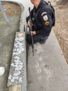 Leia mais sobre o artigo Homem é preso por tráfico de drogas  no Bairro Palmeiras em Cabo Frio