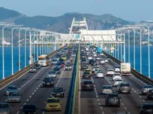 Leia mais sobre o artigo Ponte Rio-Niterói passa por obras de manutenção e  melhorias, confira os horários