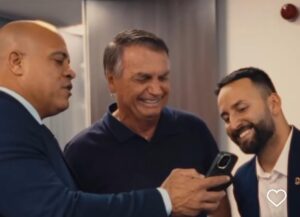 Leia mais sobre o artigo Viraliza vídeo em Búzios onde Prefeito Alexandre Martins afirma que não é e nunca foi bolsonarista e acusa Rafael Aguiar e a família Bolsonaro de ‘ tentativa de golpe’