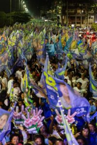 Leia mais sobre o artigo Dr. Serginho realiza a maior caminhada política da história de Cabo Frio