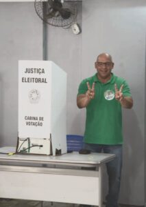 Leia mais sobre o artigo Marcelo Magno, Prefeito de Arraial do Cabo e candidato à reeleição vota nesta manhã de domingo